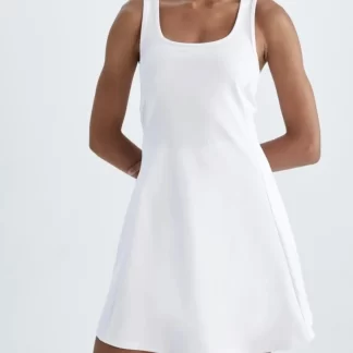 فستان رياضي أبيض نسائي