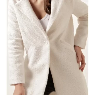 Белое пальто с воротником-жакетом