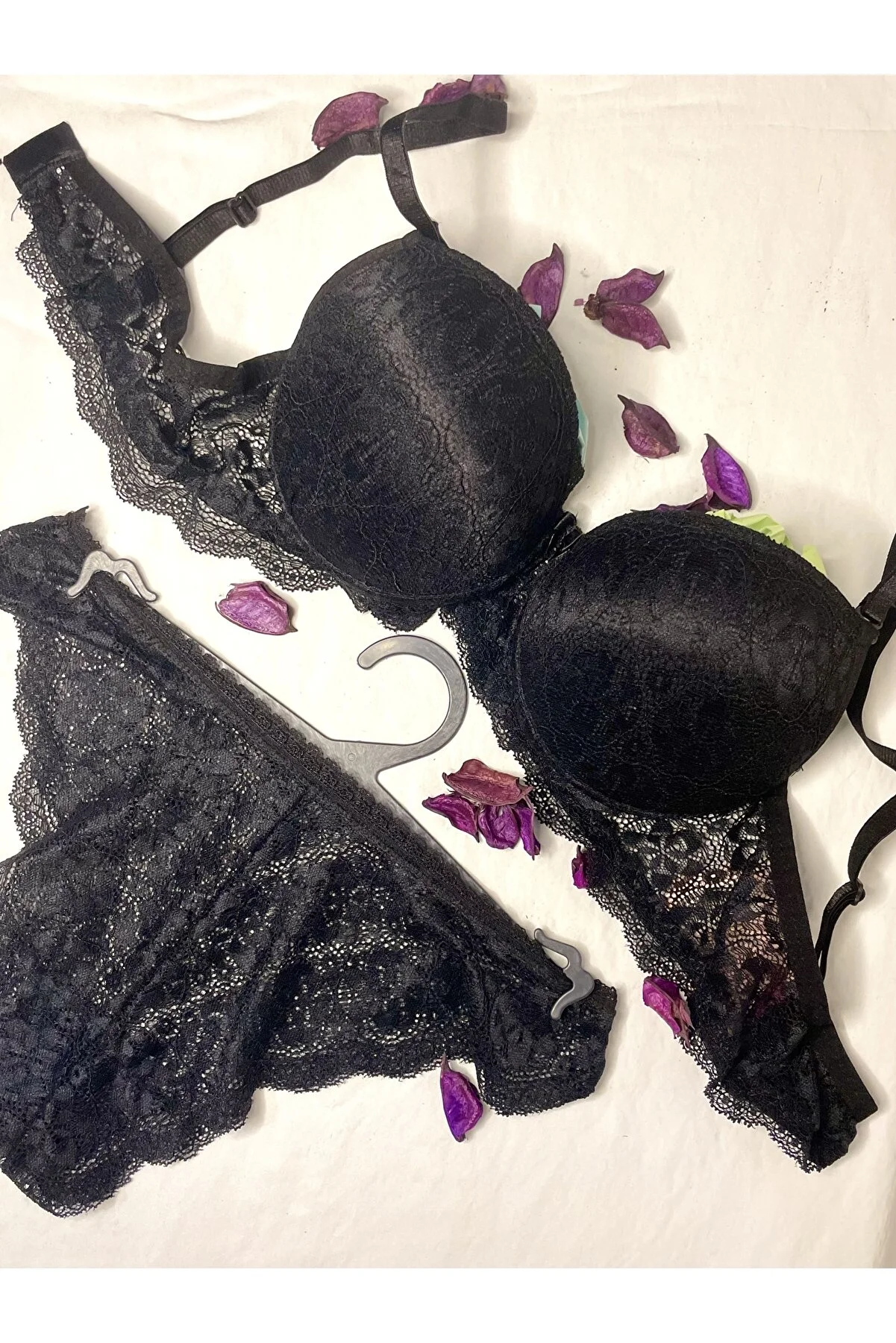 Preloved bra panties & Ligerie from facinating women's cloesets