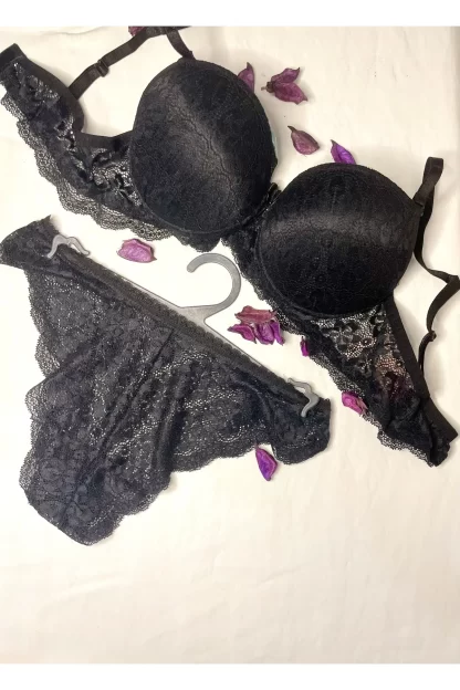 Black lace Brazilian style panties and bra set 4