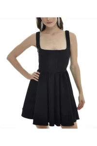 Черное мини-платье с толстыми бретелями