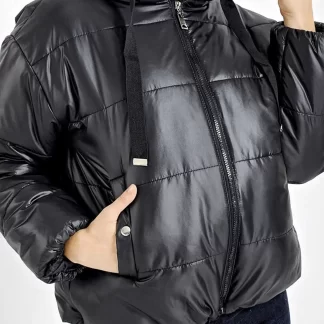 Черное стеганое пальто-пуховик с капюшоном, женщины