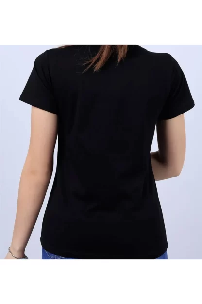 Черная футболка с v-образным вырезом 3