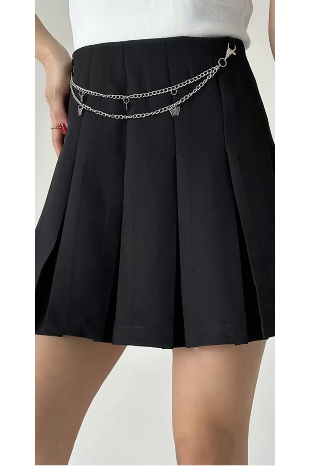 Chain Detailed Pleated Black Mini Skirt