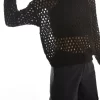 Черный свитер тонкой вязки с ажурной деталью