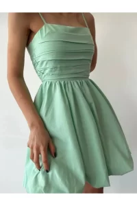 Платье-баллон на тонких бретелях Зеленое