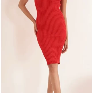 Детальные модели красного трикотажного платья-броши с бретелями