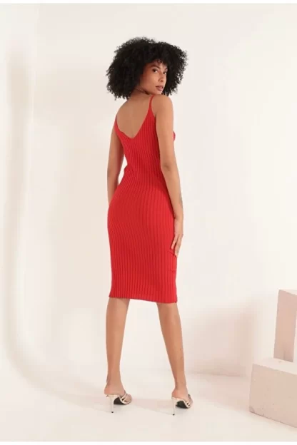 Kırmızı renkli yazlık elbise modelleri 7